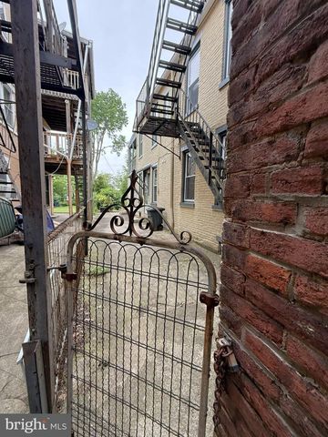 145 E CHESTNUT ST, Lancaster, PA 17602