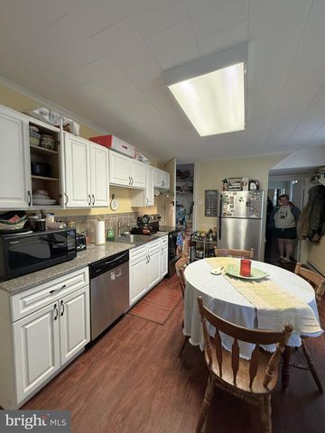 145 E CHESTNUT ST, Lancaster, PA 17602