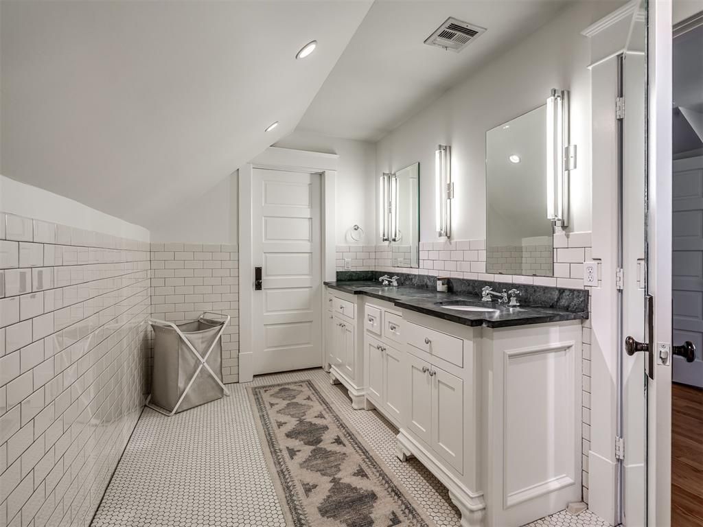 Image 19 of property listing at 625 NW 16th Street, Oklahoma City, OK 73103