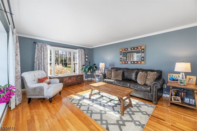 18 Dean Rd, Mendham Boro, NJ 07945