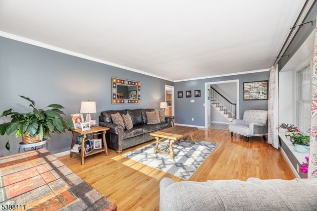 18 Dean Rd, Mendham Boro, NJ 07945