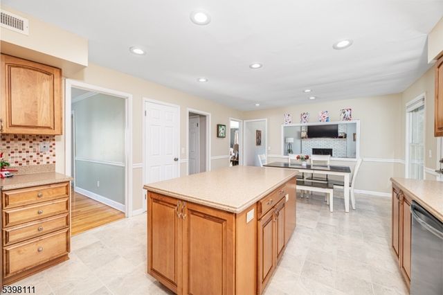 18 Dean Rd, Mendham Boro, NJ 07945