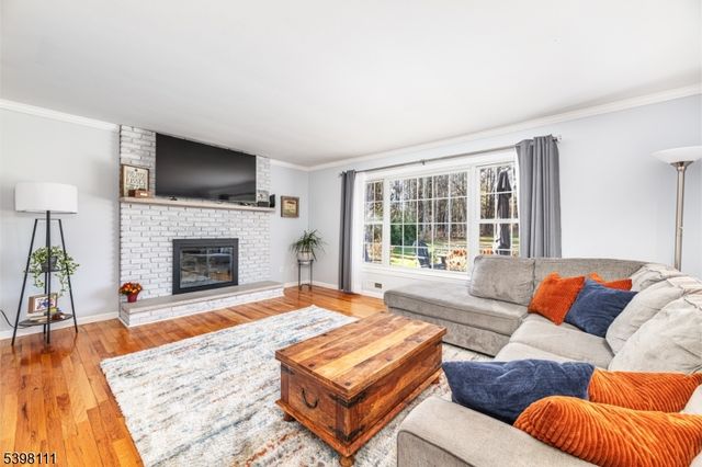 18 Dean Rd, Mendham Boro, NJ 07945