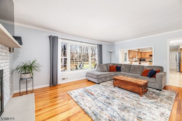 18 Dean Rd, Mendham Boro, NJ 07945