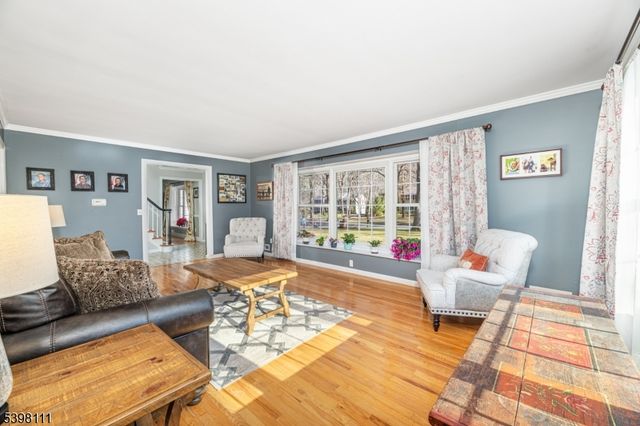 18 Dean Rd, Mendham Boro, NJ 07945