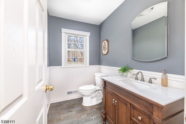 18 Dean Rd, Mendham Boro, NJ 07945