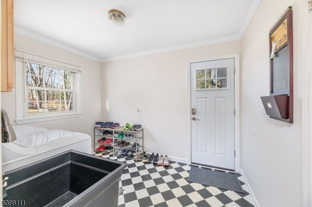 18 Dean Rd, Mendham Boro, NJ 07945