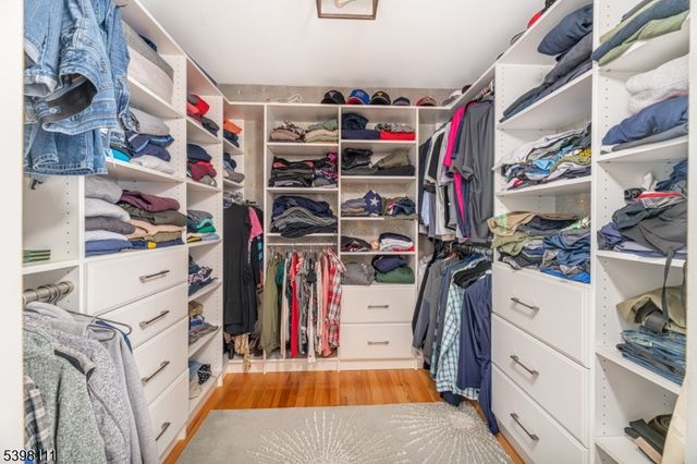 18 Dean Rd, Mendham Boro, NJ 07945