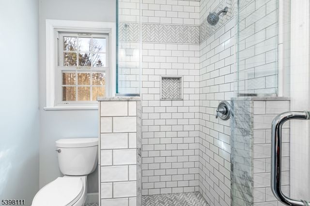 18 Dean Rd, Mendham Boro, NJ 07945