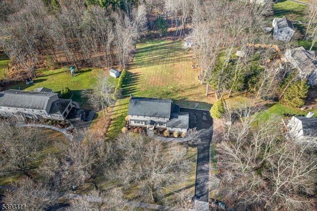 18 Dean Rd, Mendham Boro, NJ 07945