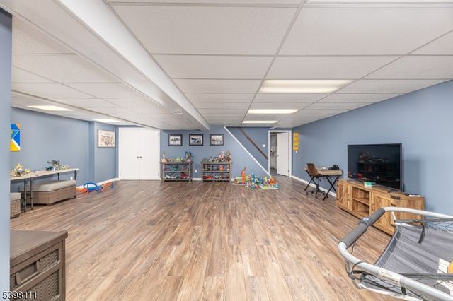 18 Dean Rd, Mendham Boro, NJ 07945