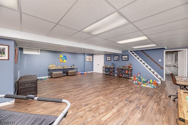 18 Dean Rd, Mendham Boro, NJ 07945