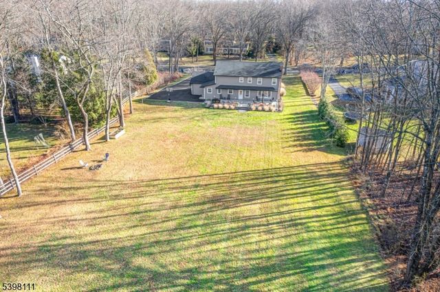 18 Dean Rd, Mendham Boro, NJ 07945