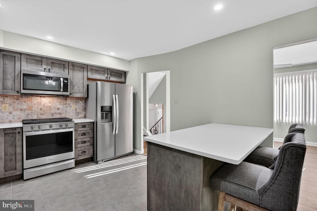 Image 10 of property listing at 9017 HOLLY AVE, Waldorf, MD 20601