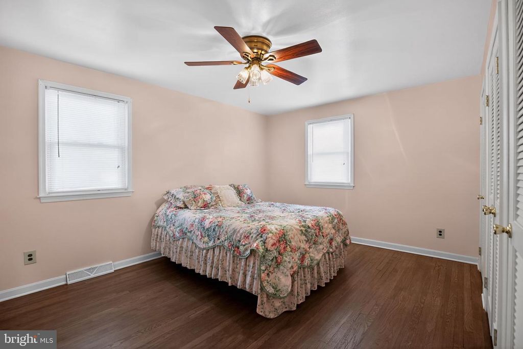 Image 18 of property listing at 9017 HOLLY AVE, Waldorf, MD 20601