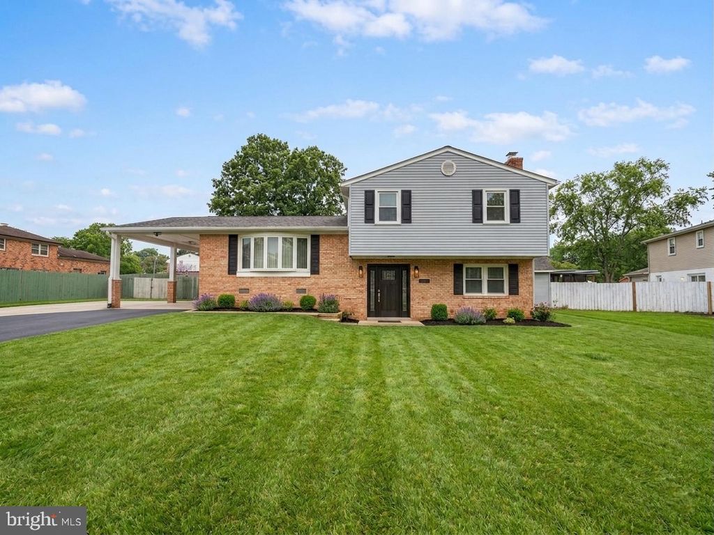 Image 2 of property listing at 9017 HOLLY AVE, Waldorf, MD 20601