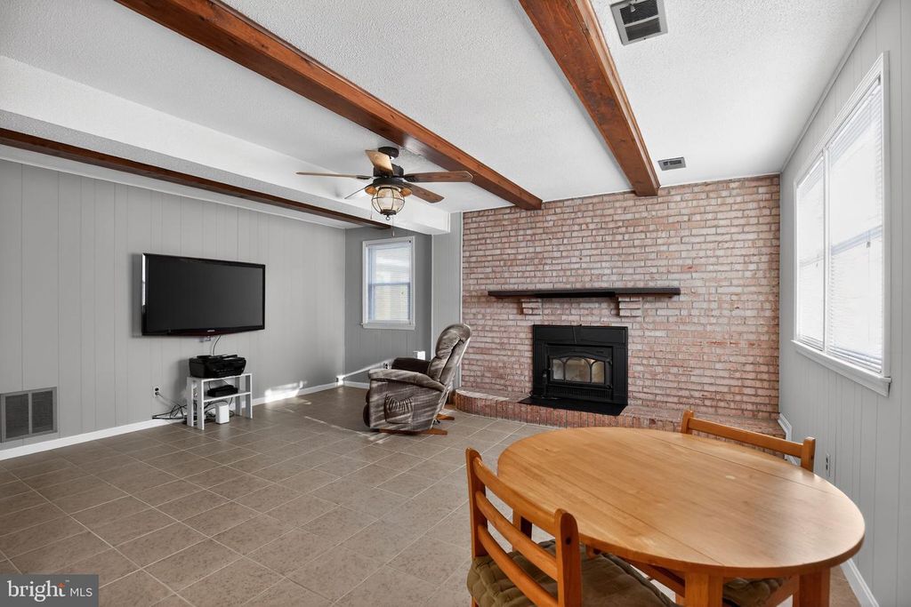 Image 24 of property listing at 9017 HOLLY AVE, Waldorf, MD 20601