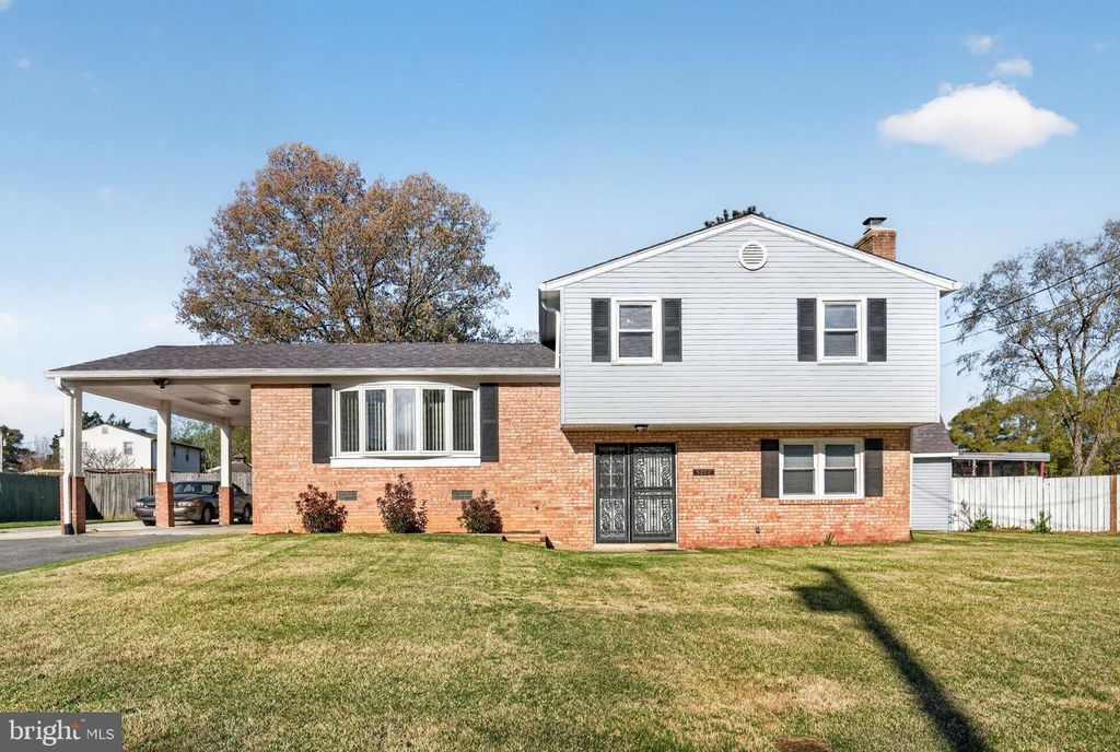 Image 3 of property listing at 9017 HOLLY AVE, Waldorf, MD 20601