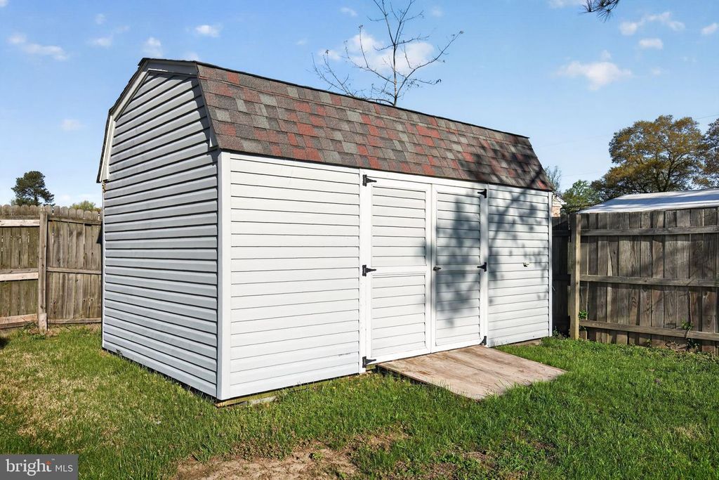 Image 32 of property listing at 9017 HOLLY AVE, Waldorf, MD 20601