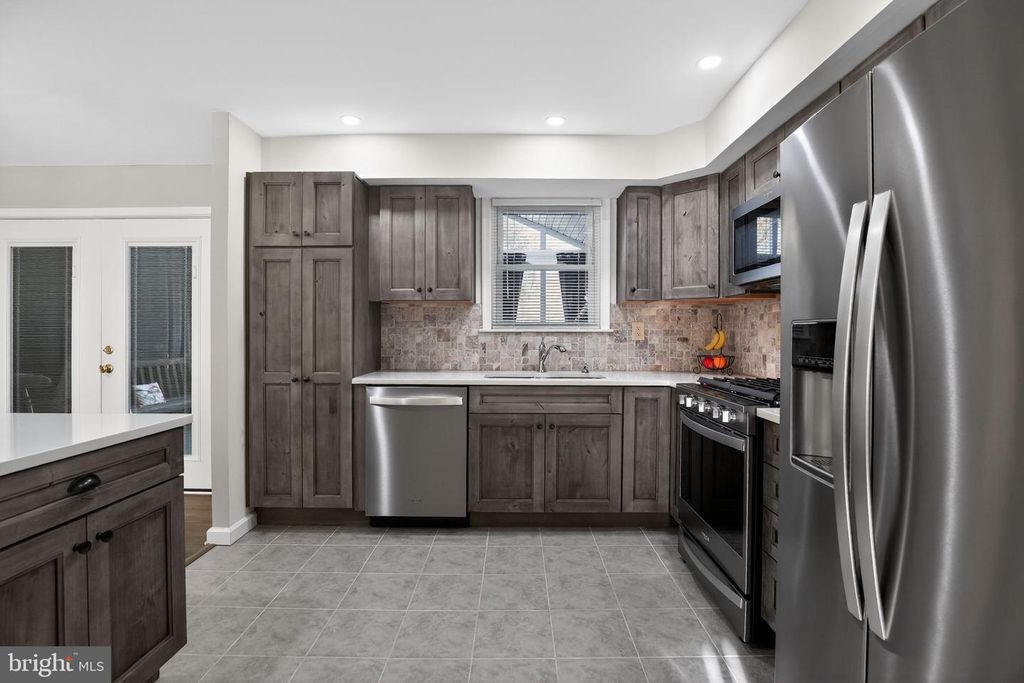 Image 6 of property listing at 9017 HOLLY AVE, Waldorf, MD 20601