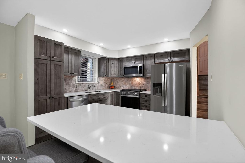 Image 7 of property listing at 9017 HOLLY AVE, Waldorf, MD 20601