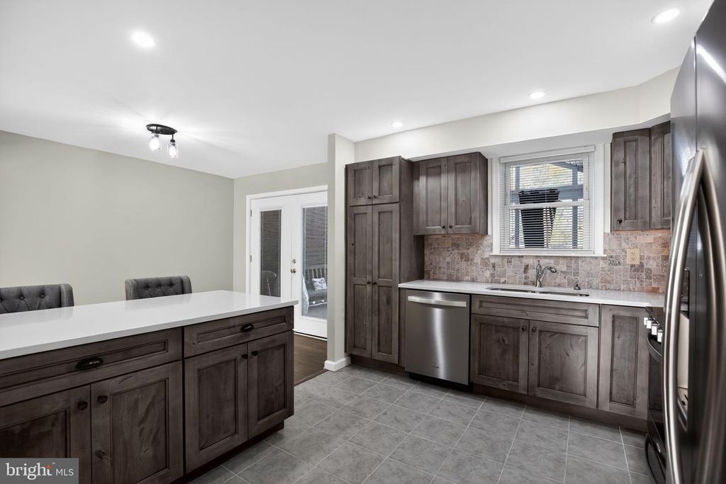 Image 8 of property listing at 9017 HOLLY AVE, Waldorf, MD 20601