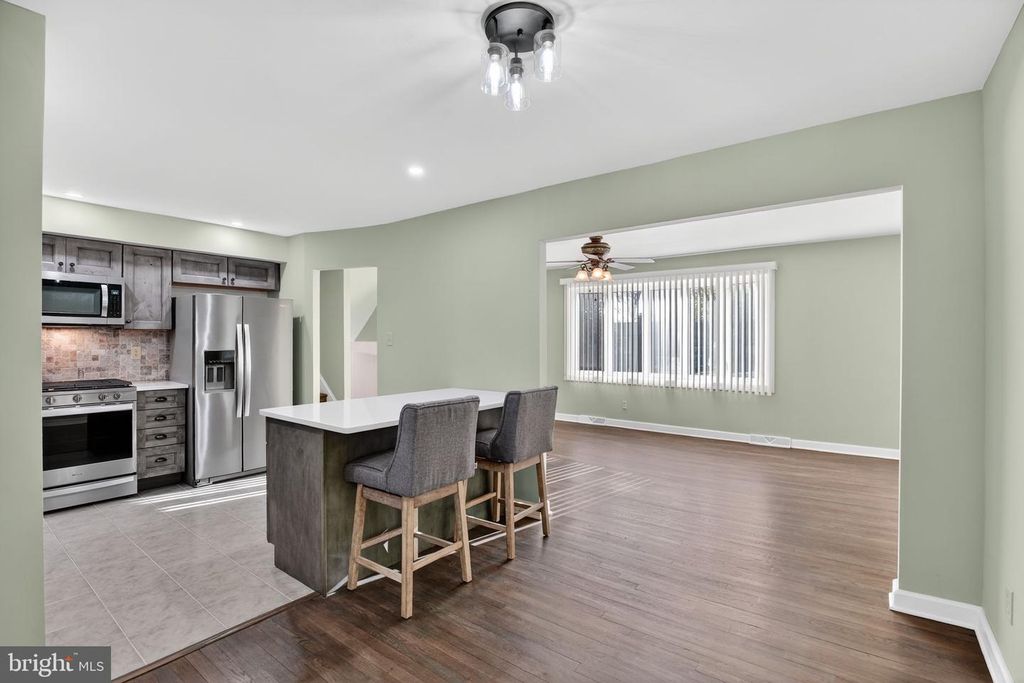 Image 9 of property listing at 9017 HOLLY AVE, Waldorf, MD 20601