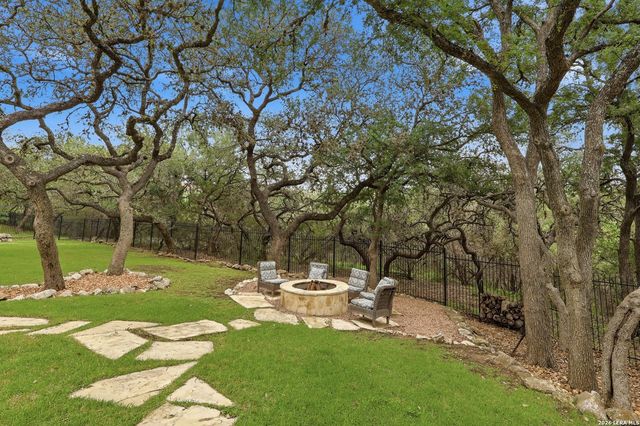 82 Champion Clf, San Antonio, TX 78258