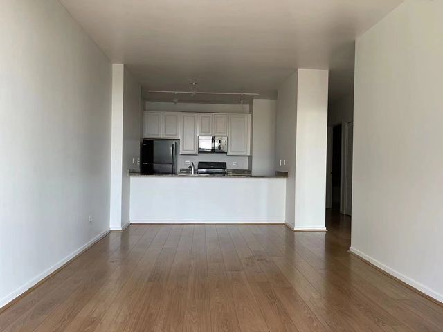 210 S Desplaines Street 1205, Chicago, IL 60661