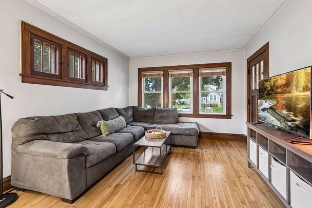 3821 29th Avenue S, Minneapolis, MN 55406
