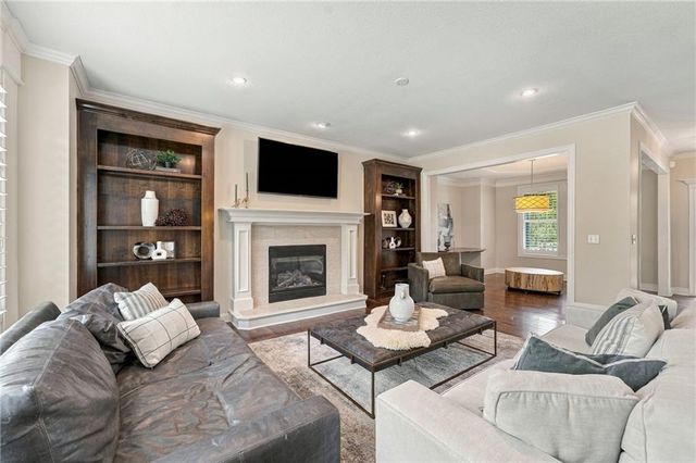9014 W 158TH Terrace, Overland Park, KS 66221