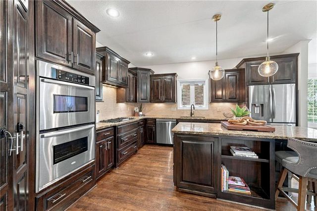 9014 W 158TH Terrace, Overland Park, KS 66221