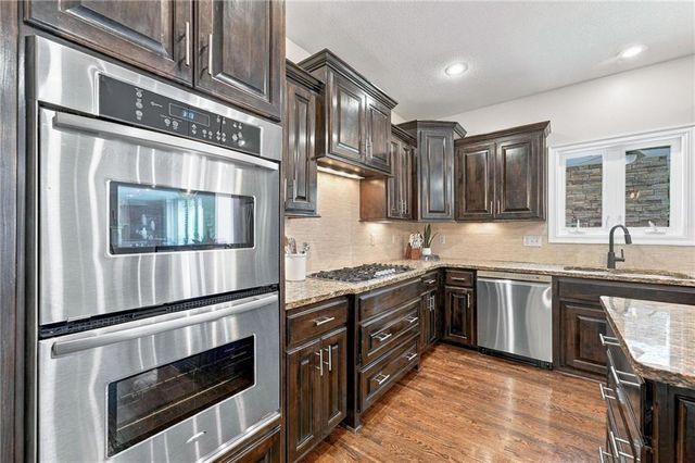 9014 W 158TH Terrace, Overland Park, KS 66221