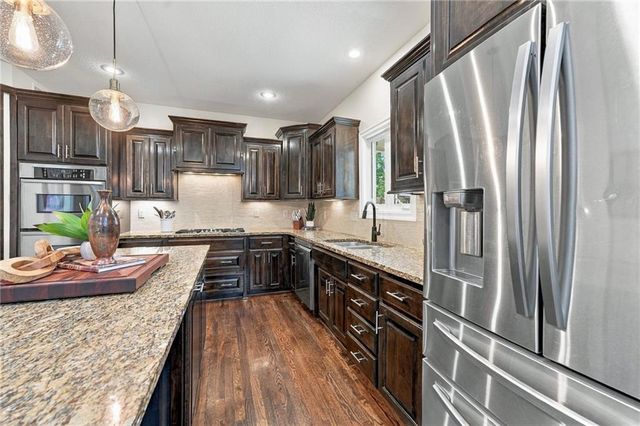9014 W 158TH Terrace, Overland Park, KS 66221