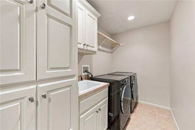 9014 W 158TH Terrace, Overland Park, KS 66221