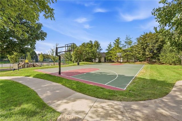 9014 W 158TH Terrace, Overland Park, KS 66221