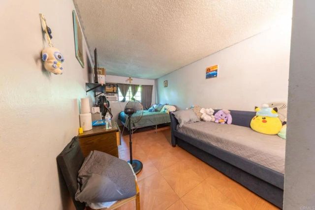 1109 E Lexington, El Cajon, CA 92019