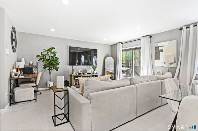 697 Cove Road APT 1B, Stamford, CT 06902