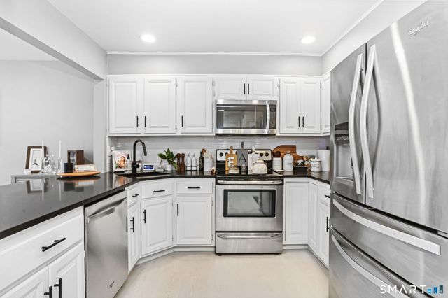 697 Cove Road APT 1B, Stamford, CT 06902