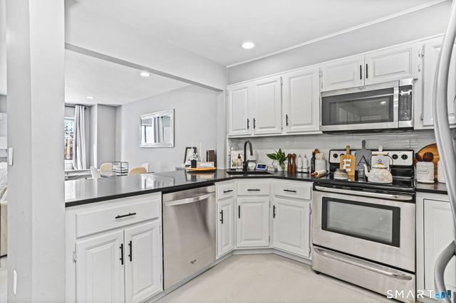 697 Cove Road APT 1B, Stamford, CT 06902