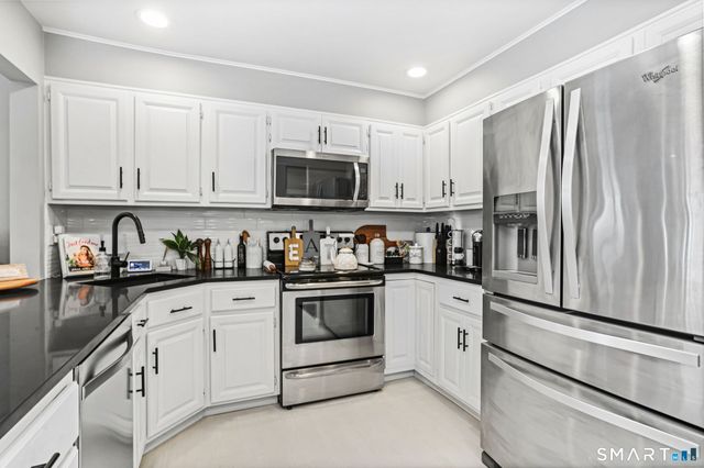 697 Cove Road APT 1B, Stamford, CT 06902