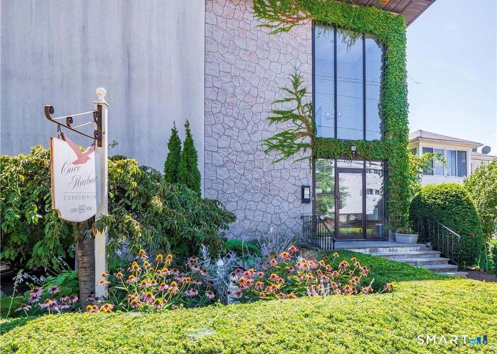 697 Cove Road APT 1B, Stamford, CT 06902