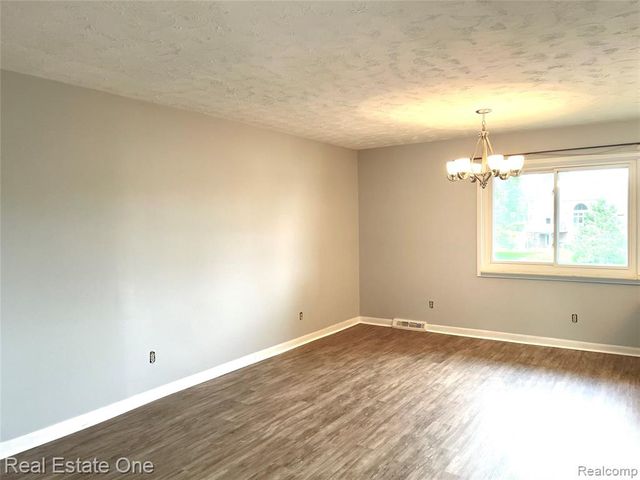 1910 Harwood Drive, Oxford, MI 48371