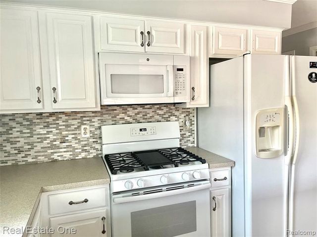 1910 Harwood Drive, Oxford, MI 48371