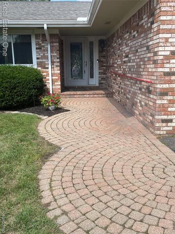 1910 Harwood Drive, Oxford, MI 48371