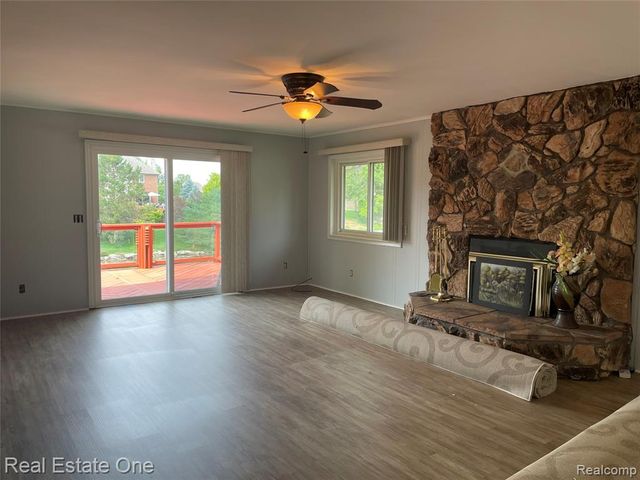 1910 Harwood Drive, Oxford, MI 48371