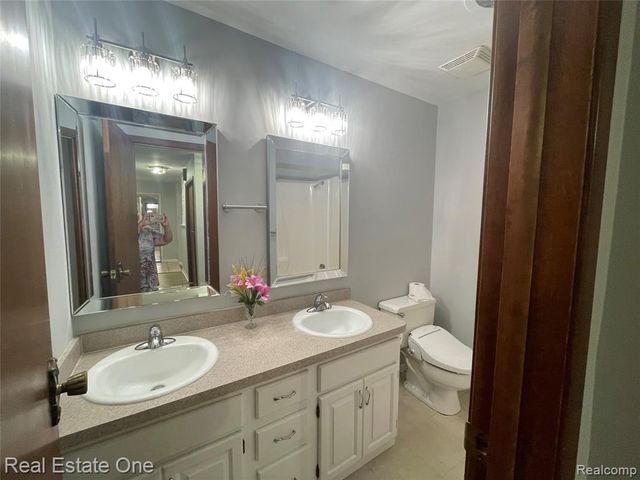 1910 Harwood Drive, Oxford, MI 48371