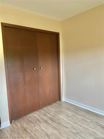 1910 Harwood Drive, Oxford, MI 48371