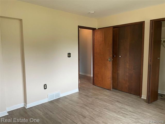 1910 Harwood Drive, Oxford, MI 48371