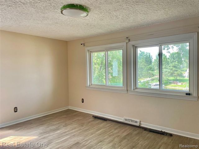 1910 Harwood Drive, Oxford, MI 48371